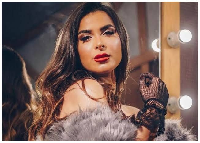 نورهان منصور بتلحق الصيف بصورتين علي البحر