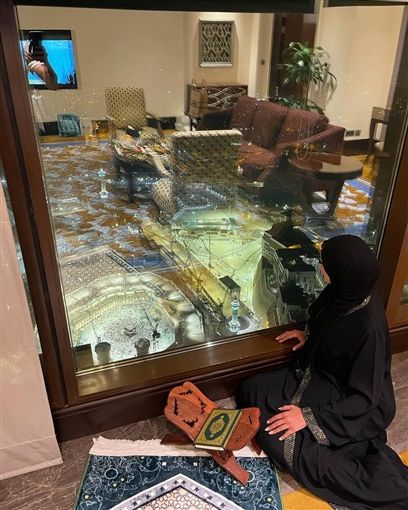 سالي عبد السلام سابت العمرة وقاعدة تشتم في المتابعين : راحت عليكي