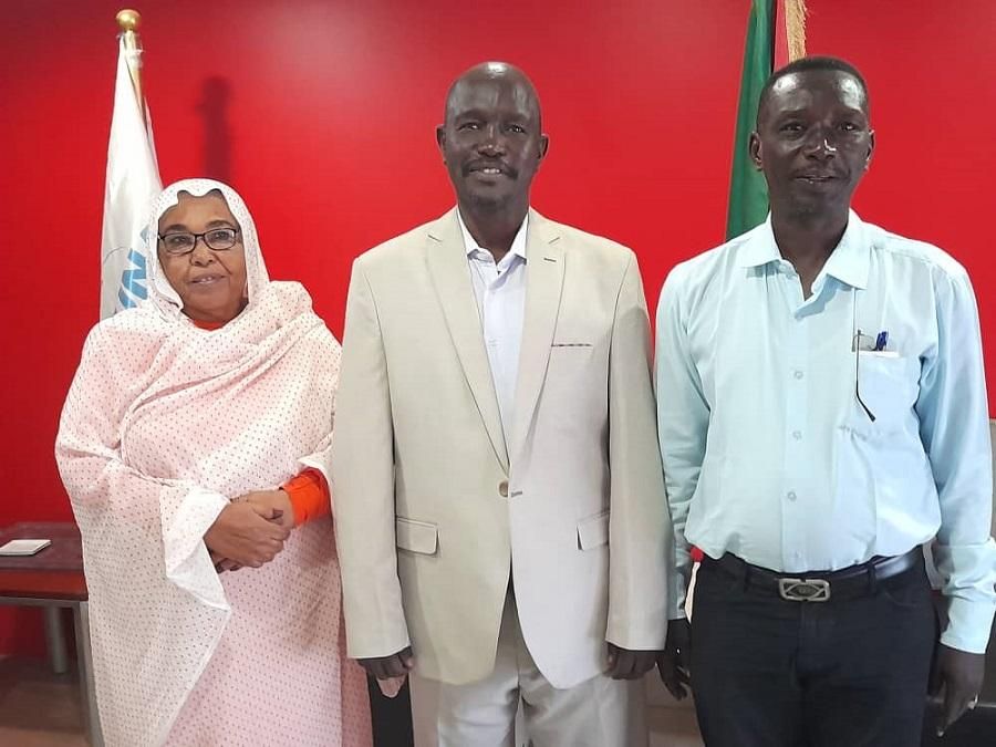 والي شرق دارفور يتسلم معدات وأجهزة TVU مقدمة من(سونا)