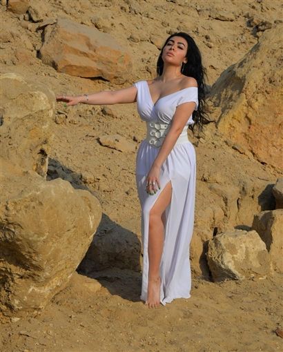 ميرهان حسن تبهر متابعيها بالشفاف : عندها الدلع كله