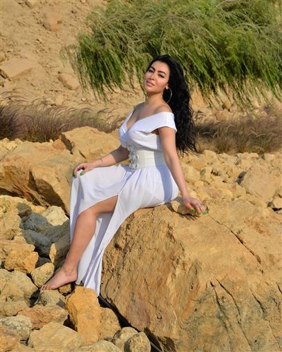 ميرهان حسن تبهر متابعيها بالشفاف : عندها الدلع كله