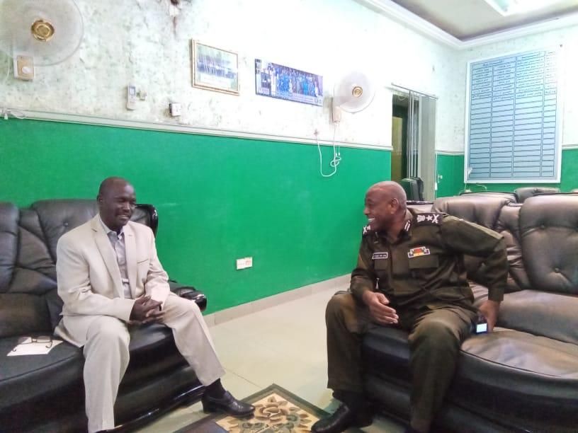 وإلي شرق دارفور يلتقي مدير شرطة السجون الاتحادي.