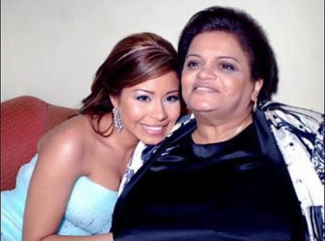 “بتسهر هي وحسام يشربوا مخدرات”.. تصريحات صادمة لوالدة شيرين عبد الوهاب