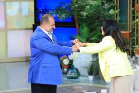 خالد الصاوي يباغت منى الشاذلي بقبلة أمام الجمهور.. والأخيرة: أنت مجنون؟