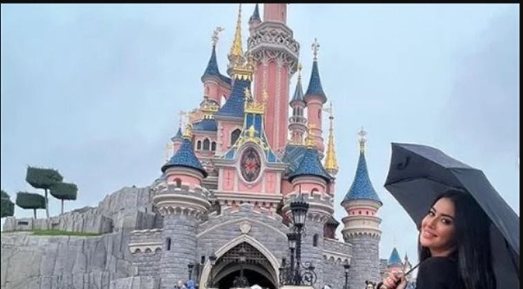 ميرنا نور الدين راحت تتمرجح فب ديزني لاند : يابختك – شاهد