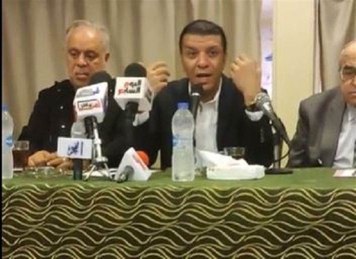 مصطفي كامل رافع سيفه و هيطير كل فاسد في النقابة