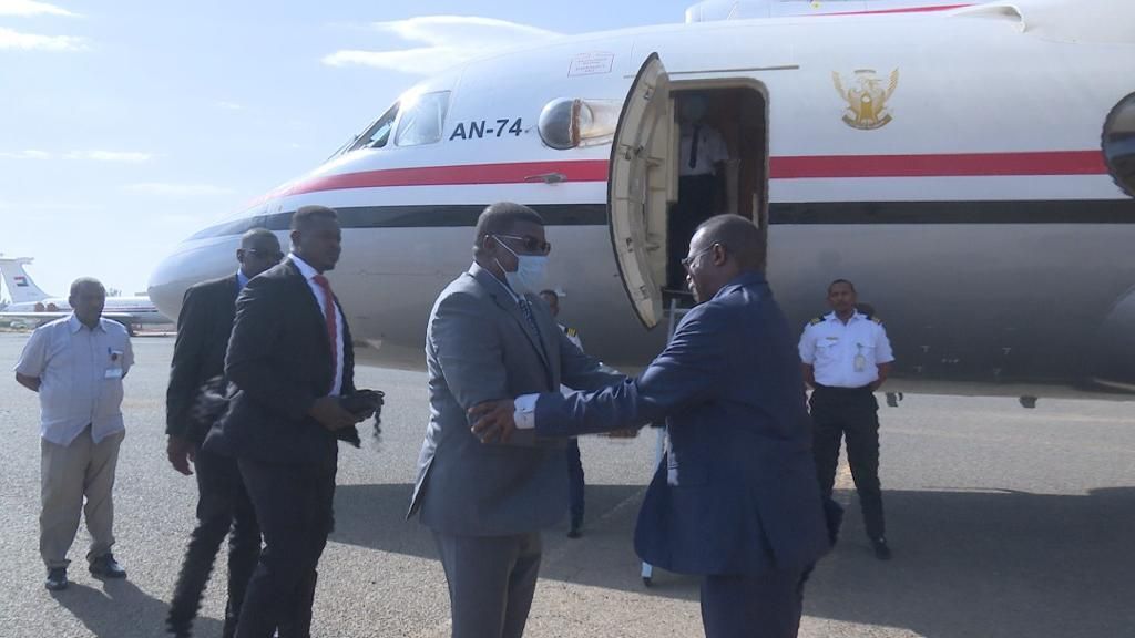 عضو السيادي الطاهر حجر يتوجه إلى جيبوتي