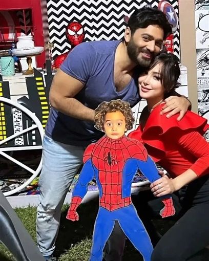 بالصور – تامر حسني يحتفل بعيد ميلاد ابنه علي طريقة سبايدرمان