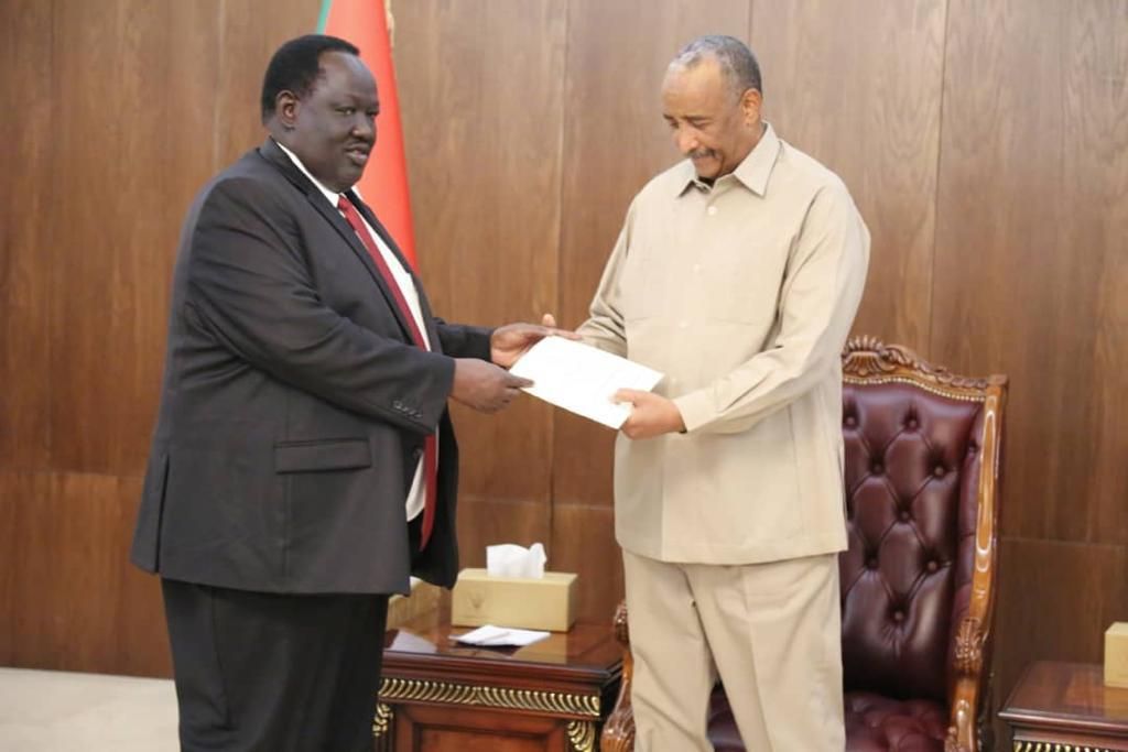 البرهان يتسلم رسالة خطية من رئيس جمهورية جنوب السودان 