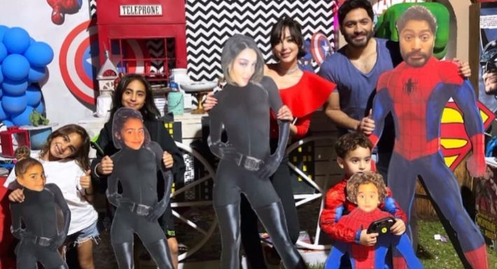 بالصور – تامر حسني يحتفل بعيد ميلاد ابنه علي طريقة سبايدرمان