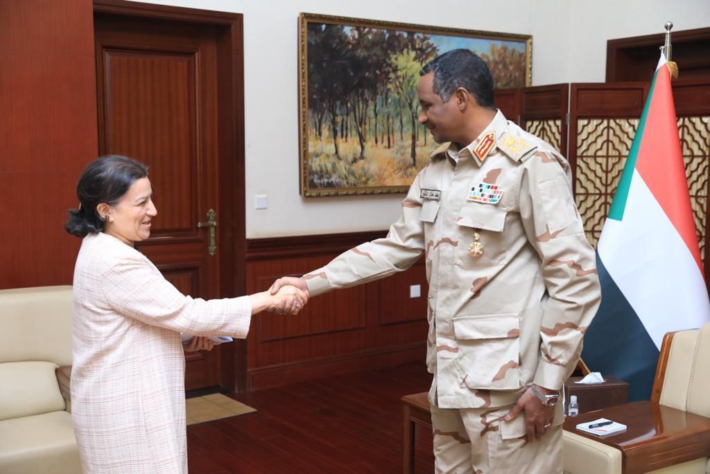 نائب رئيس مجلس السيادة يلتقي سفيرة فرنسا بالخرطوم