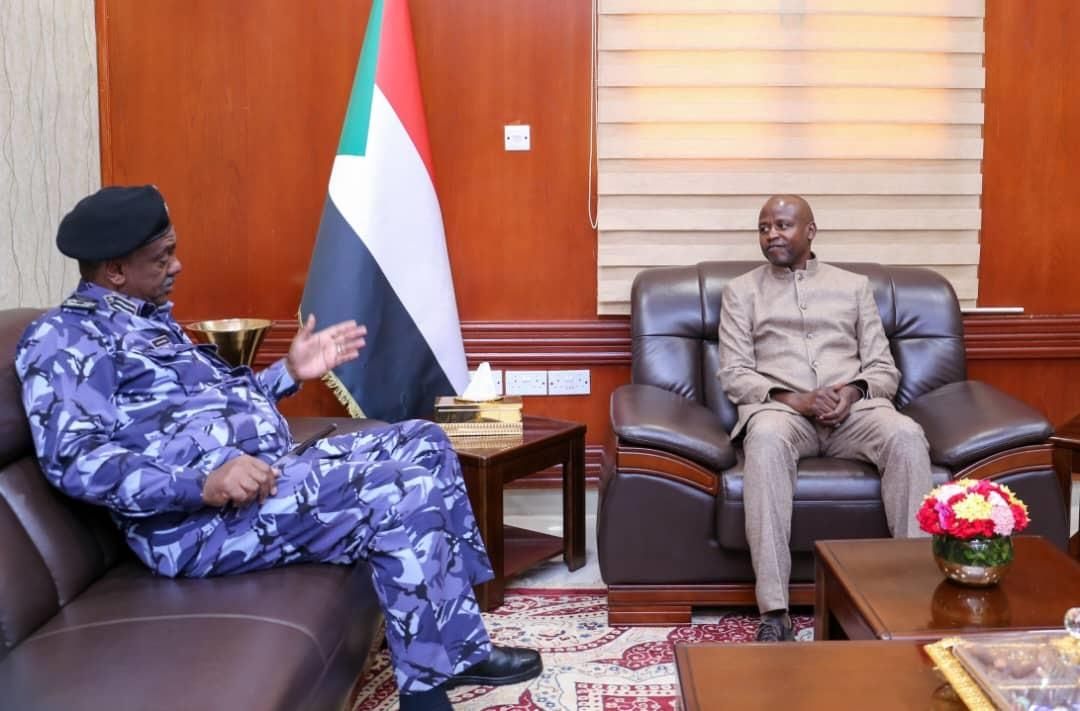 عضو السيادي دكتور الهادي إدريس يطلع على الأوضاع الأمنية بالبلاد