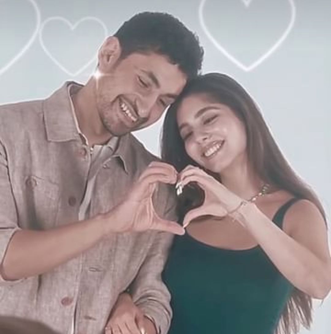 مايان السيد تروج لفيلمها ” هاشتاج جوزني” برقصة مع أمير المصري- فيديو