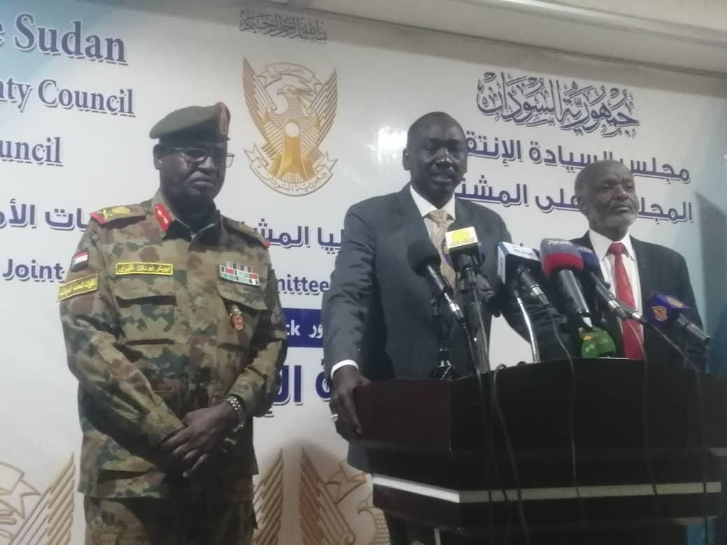 وزير الدفاع يشيد بجهود جنوب السودان في متابعه اتفاق جوبا