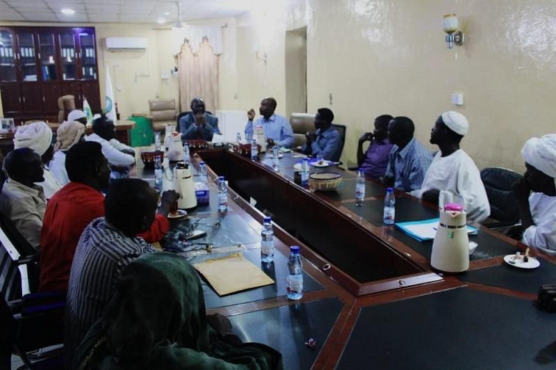 والي وسط دارفور يعد بتقديم الخدمات للنازحين