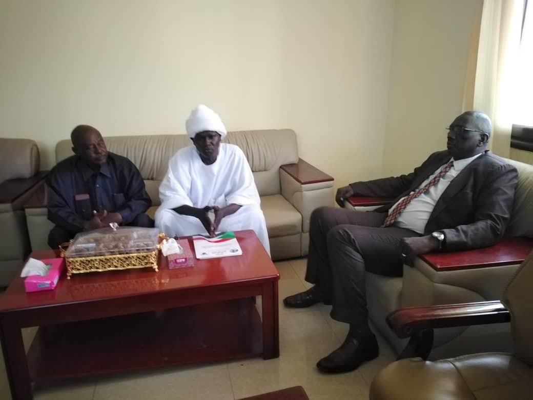 بادي يستمع لتنوير عن الأوضاع بمحافظة ودالماحي