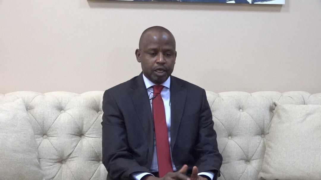 الهادي إدريس، يترأس إجتماعاً لمكونات منطقة طويلة