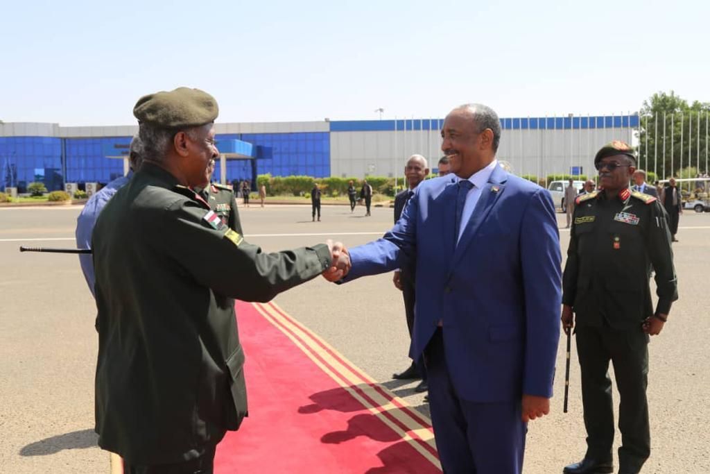 البرهان يتوجه إلى الجزائر