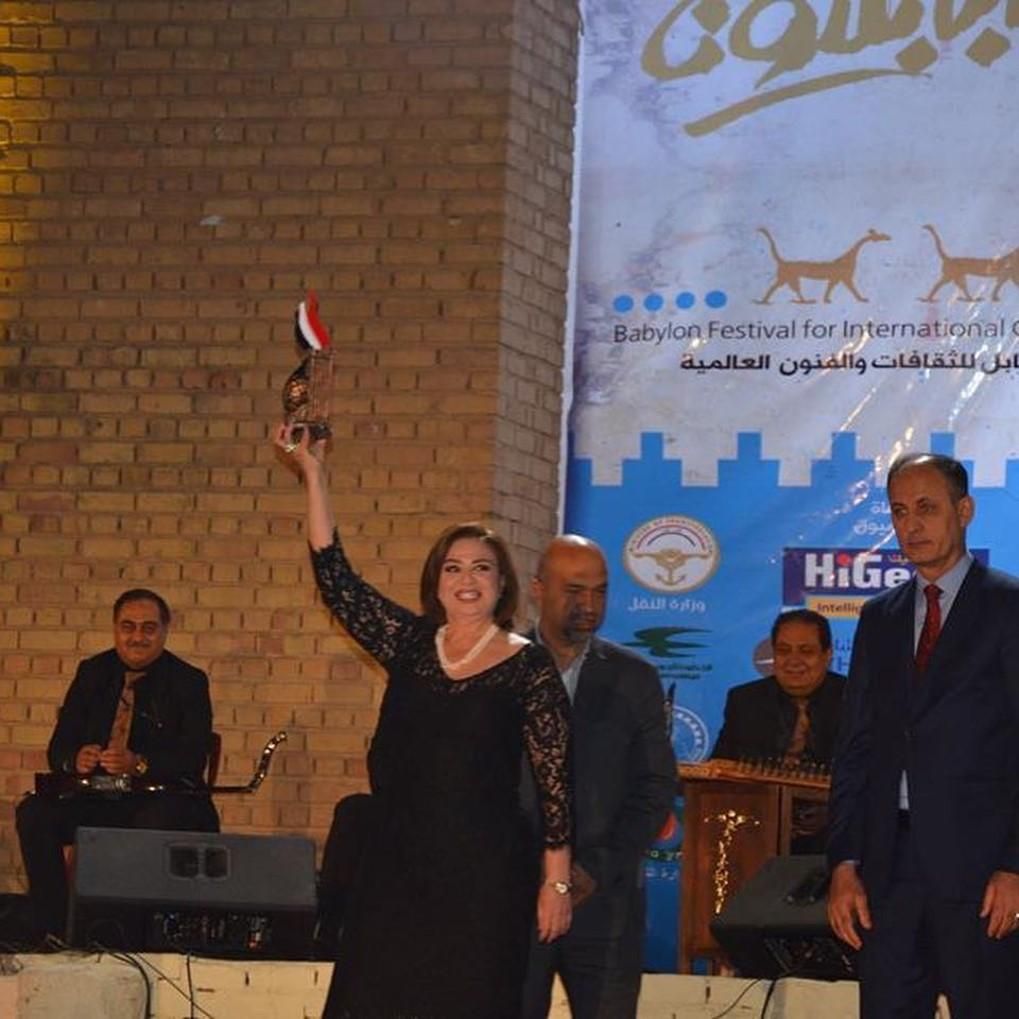 الهام شاهين : الحجاب فكر دخيل علينا