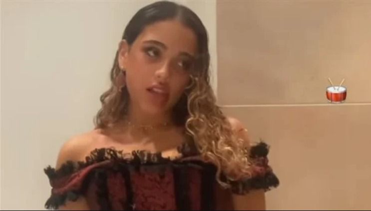 جنا عمرو دياب عاوزة تغني بصوتها : هتغني إزاي بشكلك المرعب ده !!