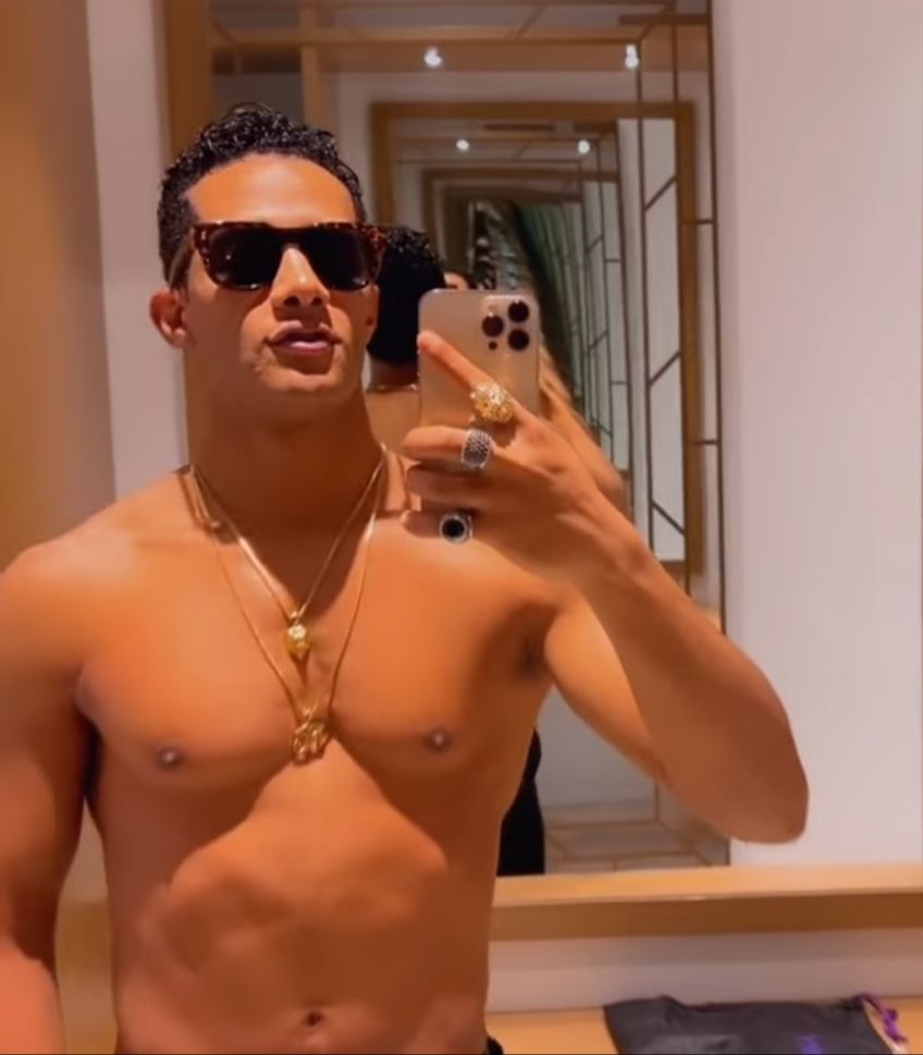 “خليت للستات اي” .. محمد رمضان يثير الجدل بخاتم من الذهب – فيديو