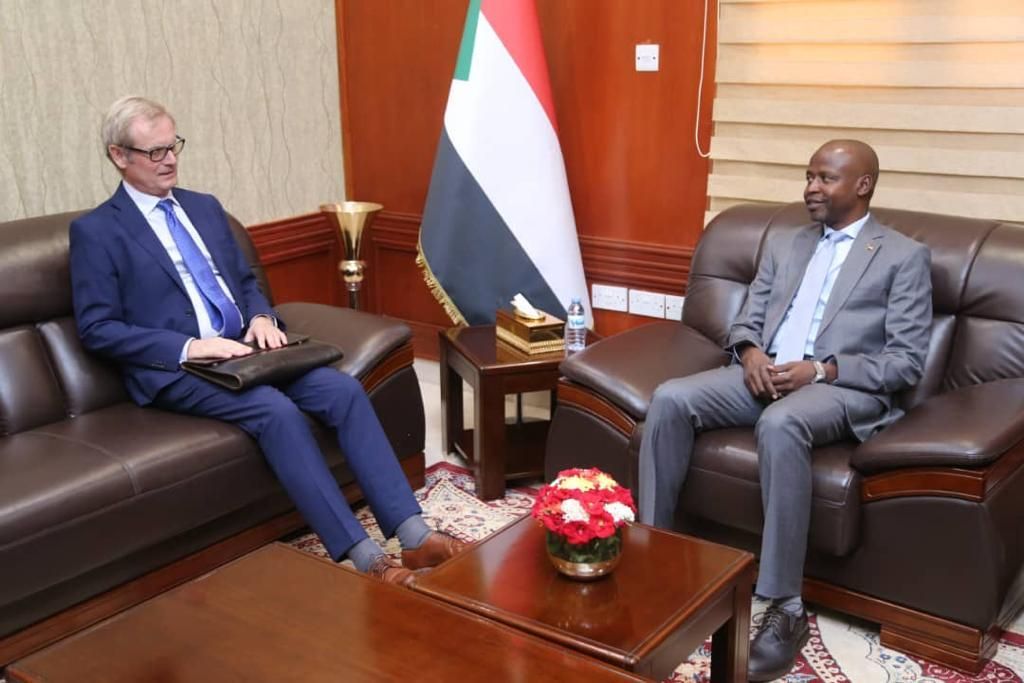 د.الهادي إدريس يلتقي سفير مملكة النرويج لدى السودان 