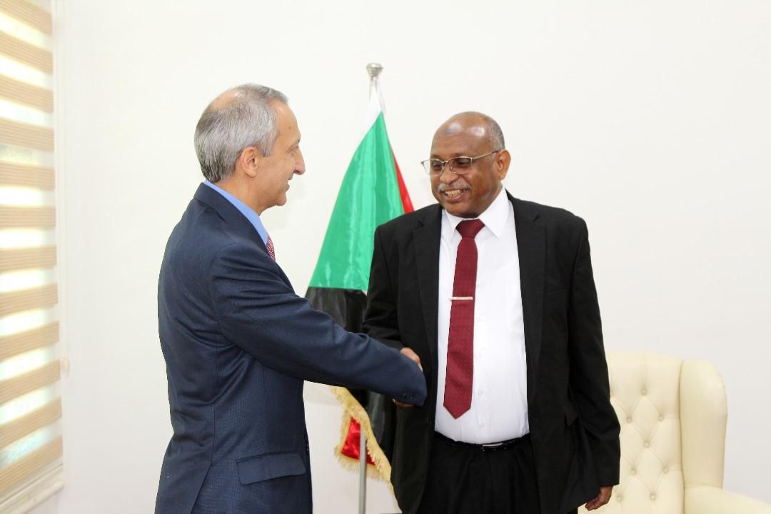 وزير شؤون مجلس الوزراء المكلف يلتقي السفير التركي