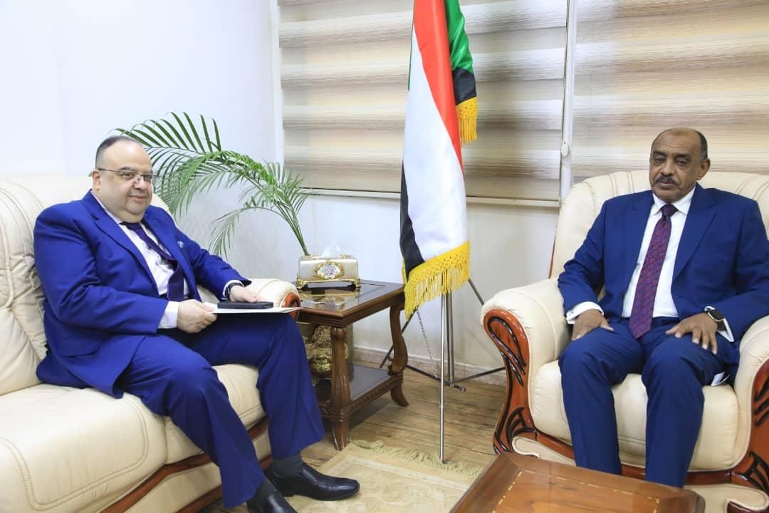 وزير الخارجية يستقبل سفير مصر بمناسبة إنتهاء فترة عمله بالبلاد