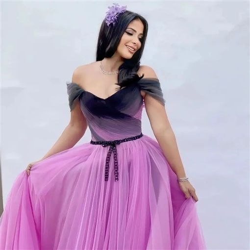 مني زكي رجعت تظهر إنوثتها بفستان جميل – شاهد