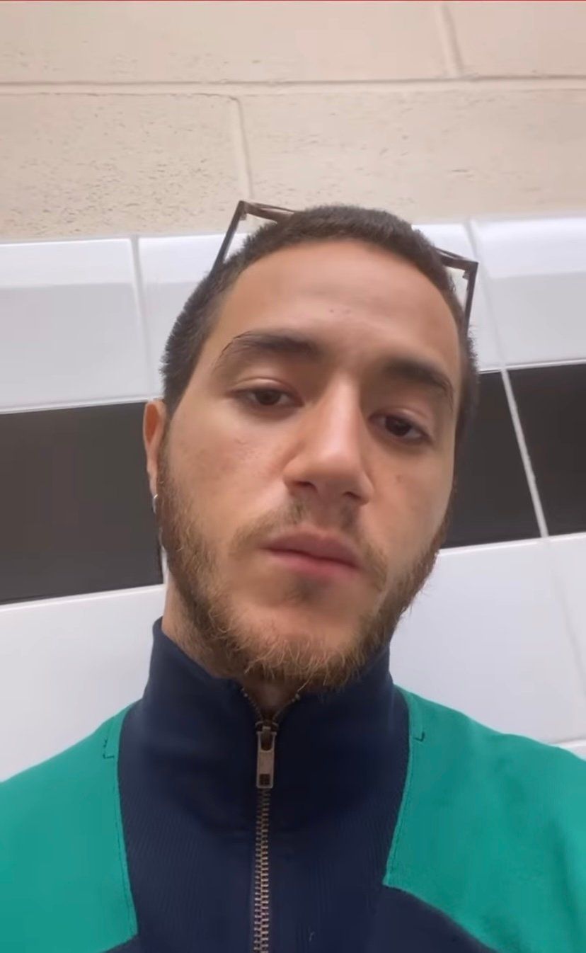 أحمد مالك خطف الحلق من البنات : طب سبتلهم إيه