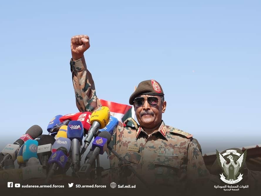 القائد العام يتفقد قاعدة حطاب العملياتية