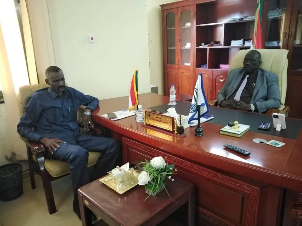 حاكم إقليم النيل الأزرق يطلع على مجمل الاوضاع بالروصيرص