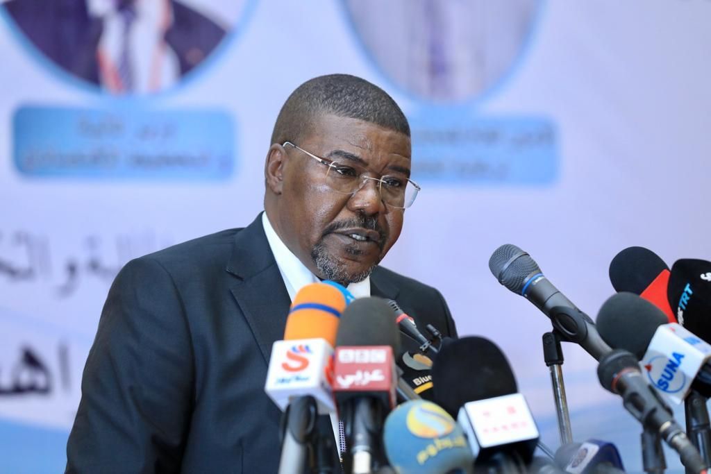 حجر يدعو قطاعات المجتمع للمساهمة في صندوق دعم ورعاية الطفولة