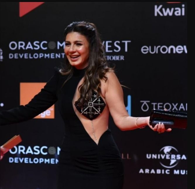 القمر إتكسر نصين .. إصابة نجلاء بدر في قدميها : يلا بالشفا