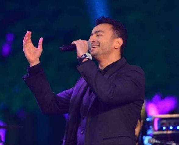 حمادة هلال ينقذ عمر كمال من موقف محرج