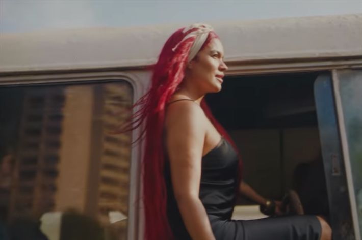 دعاية ببلاش – مغنية كولومبية تطرح أغنيتها عن مصر