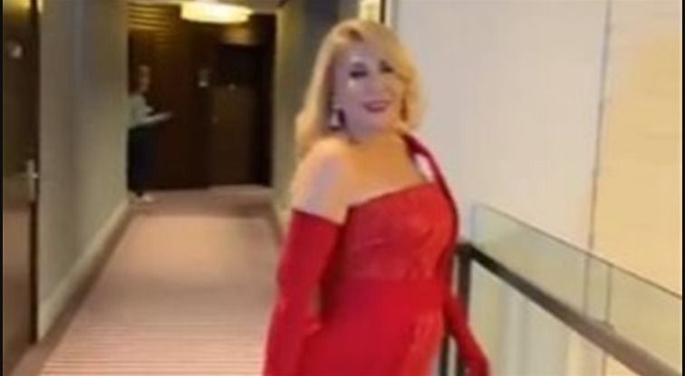 نادية الجندي ملهاش في السوشيال لكن ليها في الأناقة – شاهد