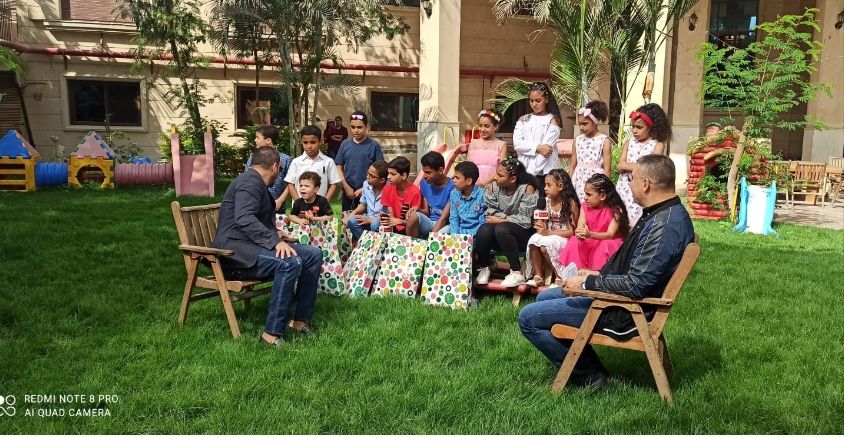 غدًا حوار بين الأطفال الأيتام والنجم رامي عياش بواحد من الناس – صور