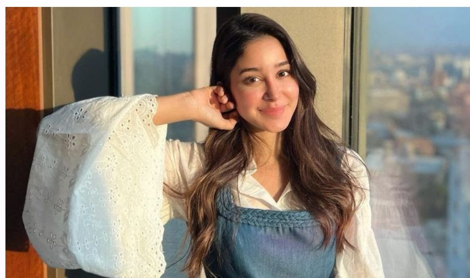 مالا تعرفه عن فراشة الغناء والتمثيل ” أسيل عمران”