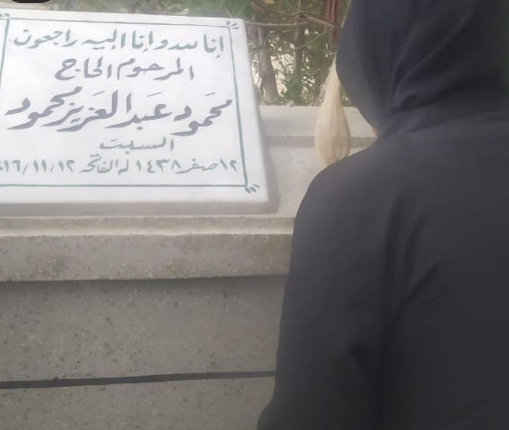 من أمام قبره .. بوسي شلبي تحيي ذكري وفاة محمود عبدالعزيز