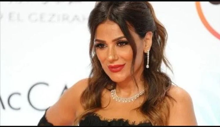 دانتيل إنجي المقدم خطف الأنظار في مرهجان القاهرة – شاهد