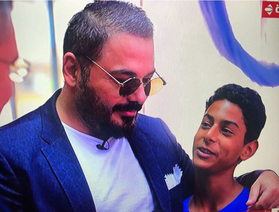 رامى عياش مذيع لأول مرة بإحدى دور الأيتام بصحبة عمرو الليثى