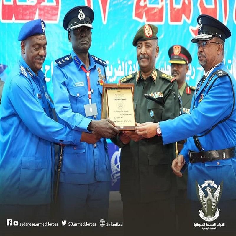 القائد العام يشرف تخريج دورة الزمالة(١٧) بأكاديمية الشرطة العليا