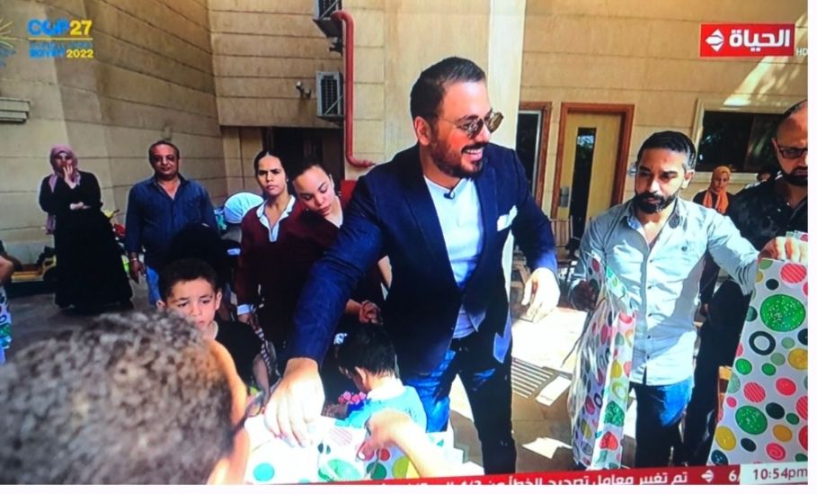 رامى عياش مذيع لأول مرة بإحدى دور الأيتام بصحبة عمرو الليثى