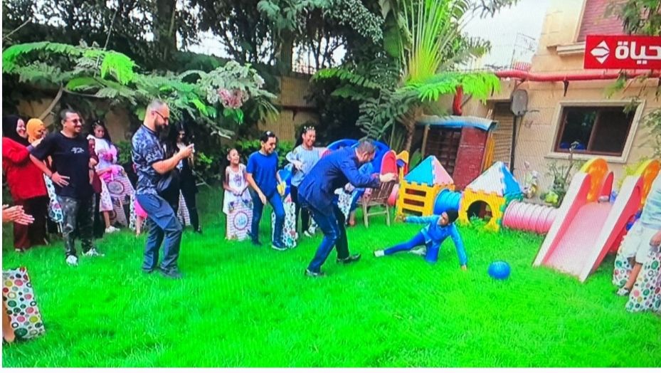 رامى عياش مذيع لأول مرة بإحدى دور الأيتام بصحبة عمرو الليثى