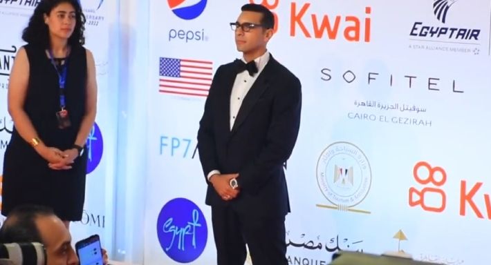 حسن أبو الروس اتعلم الدرس ولبس محترم في المهرجان