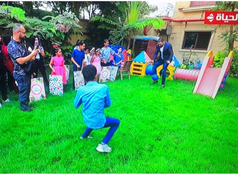 رامى عياش مذيع لأول مرة بإحدى دور الأيتام بصحبة عمرو الليثى