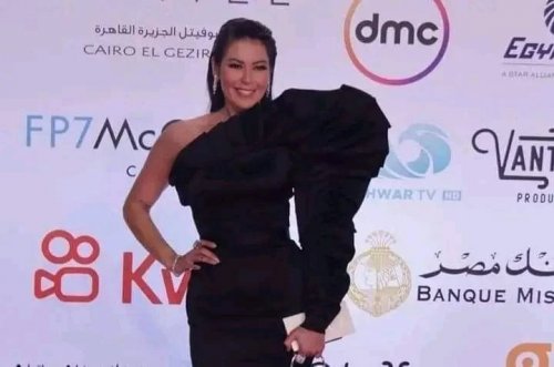 لقاء الخميسي ملفولة في الفستان زي بوكيه الورد – شاهد