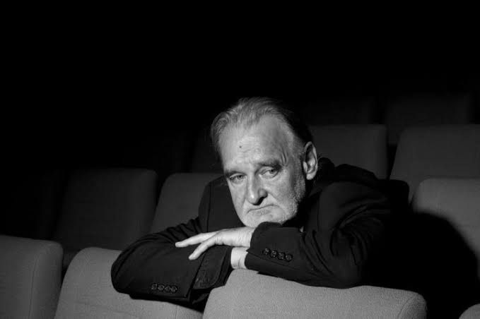 بعد تكريمه – المخرج العالمي بيلا تار عامل ورشة فنية عندنا