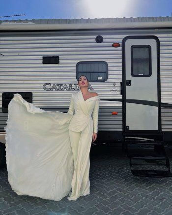 شاهد .. بالصور- ياسمين صبري تتألق بالأبيض.. والتصميم من توقيع نيكولا جبران